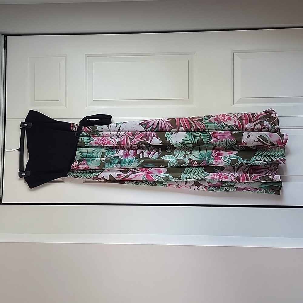 Strapless, long flowy tropical vibe dress with pockets